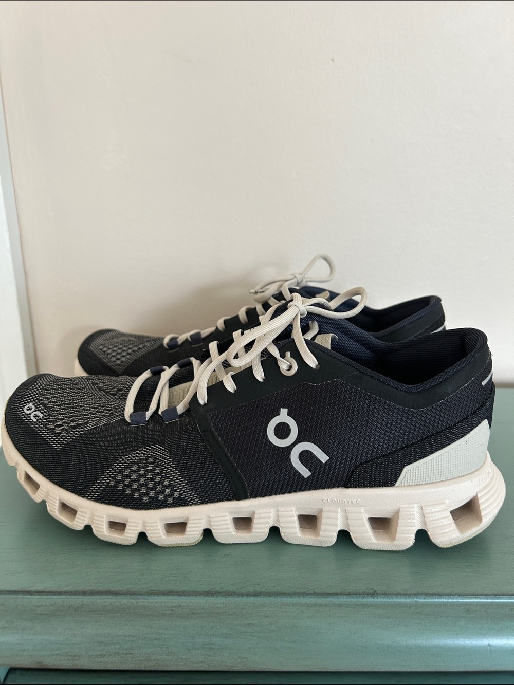 On Running Women’s Cloud X Black/Pearl Sneakers Size 8.5